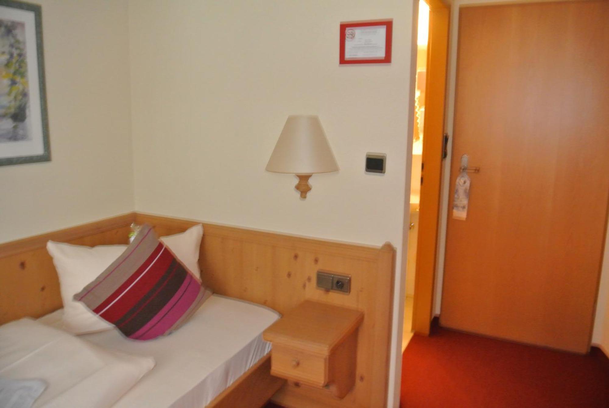 Akzent Hotel Am Bach Dettelbach Szoba fotó