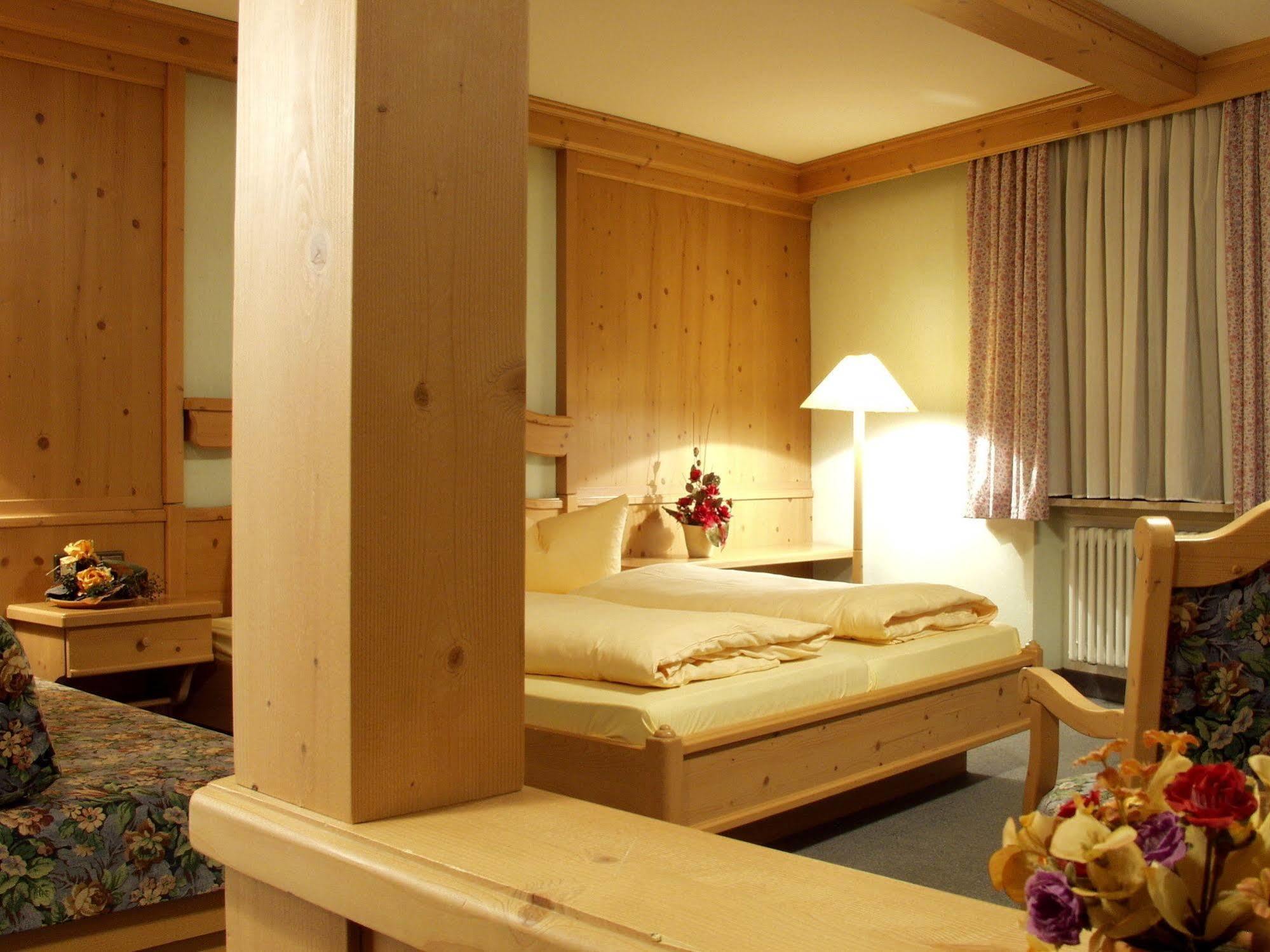 Akzent Hotel Am Bach Dettelbach Kültér fotó